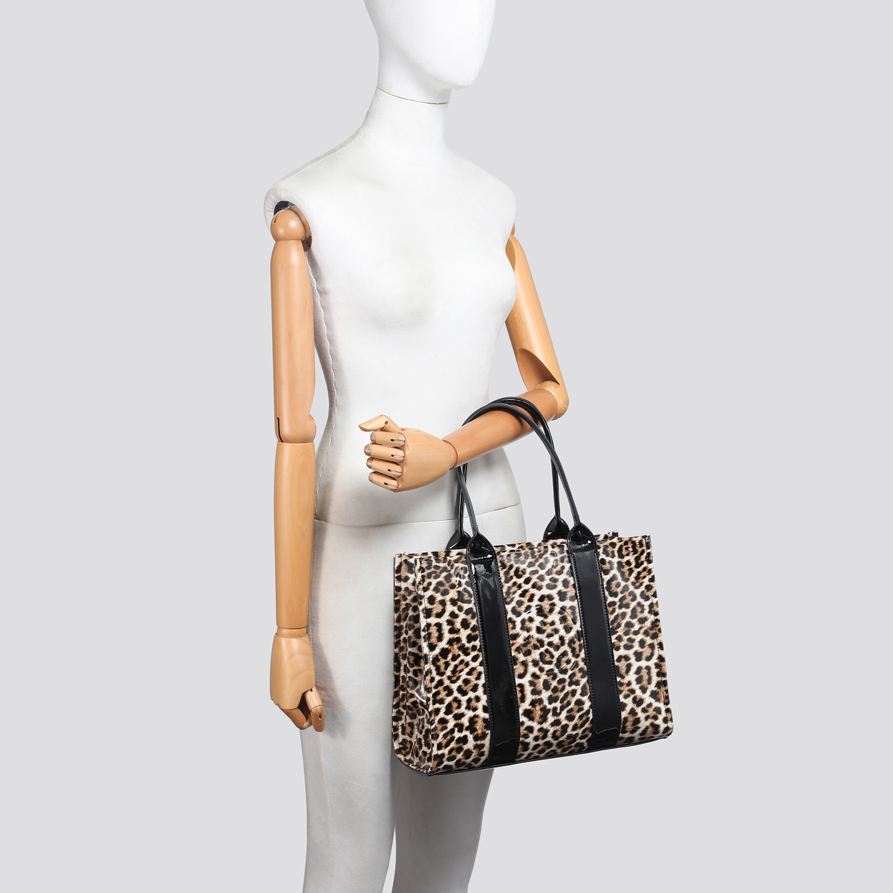 25432 Leopard Print Patent Tote Bag