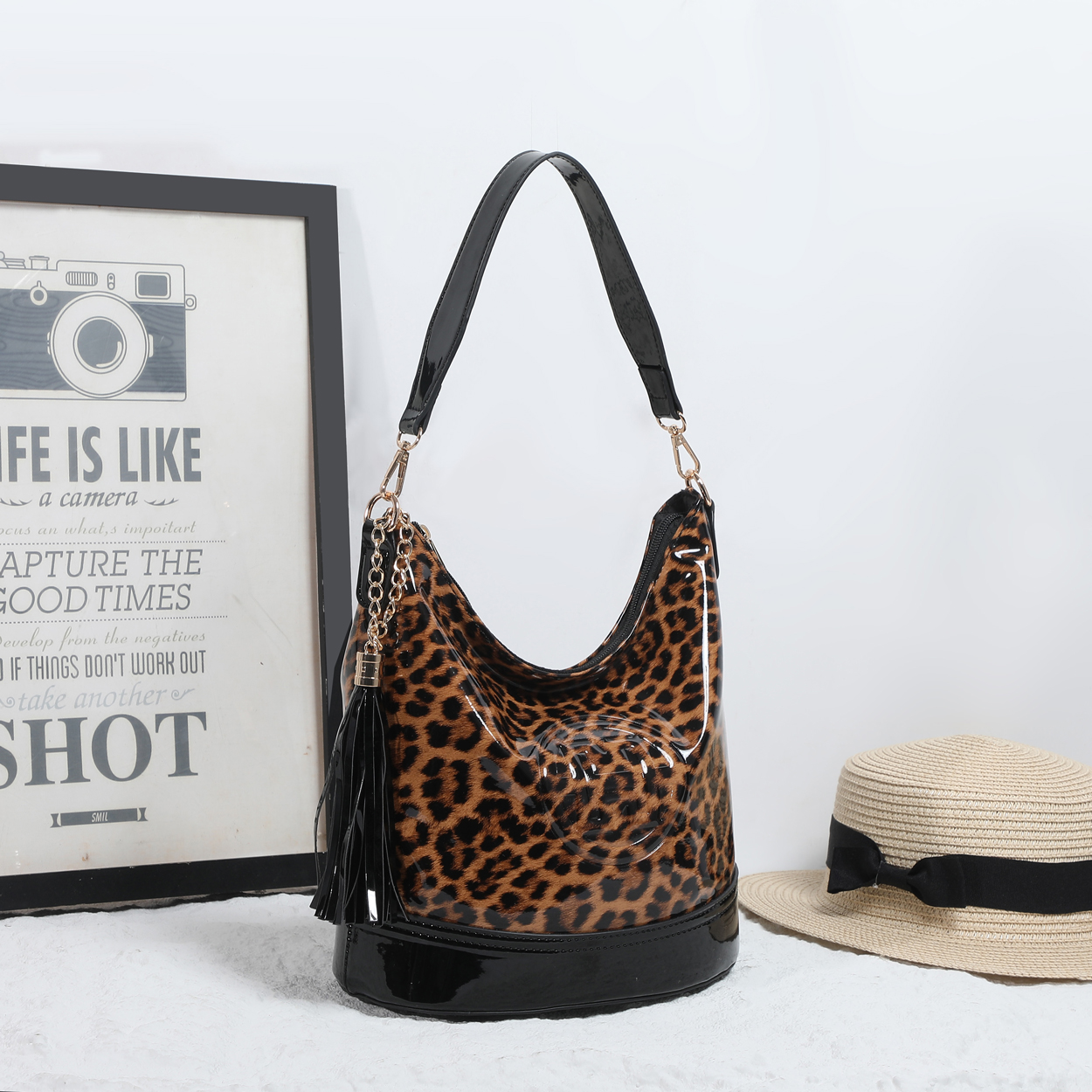 25439  Leopard Print Patent Shoulder Bag