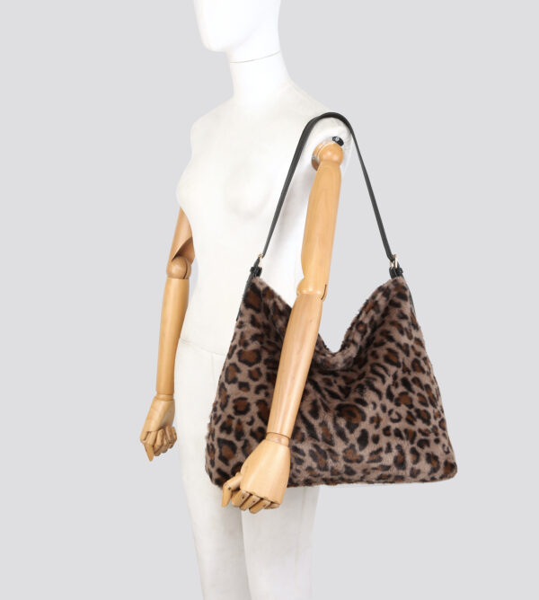 25427 Leopard Print Slouch Bag