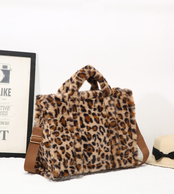 25423 Faux Fur Leopard Print Tote Bag