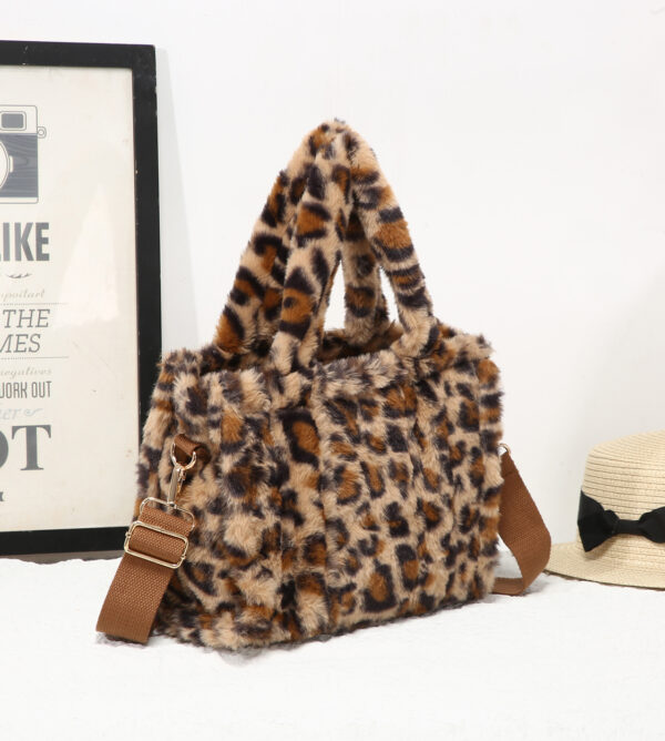 25424 Leopard Print Faux Fur Tote Bag