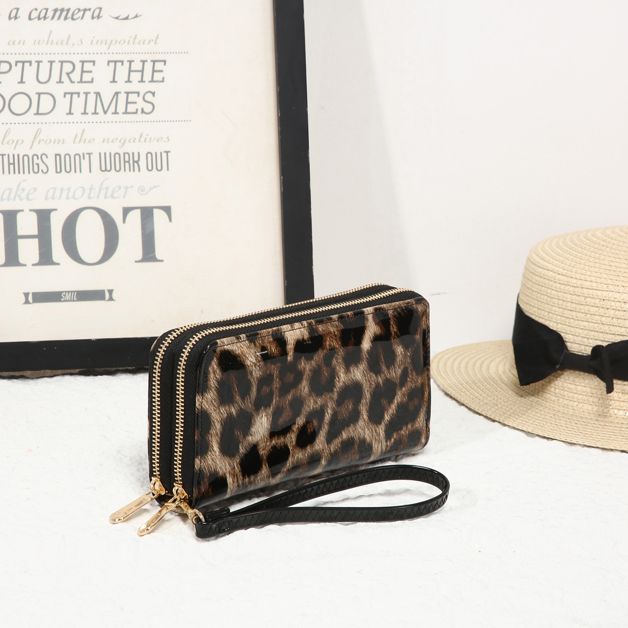 25466 Leopard Print Double Zipped Patent Purse