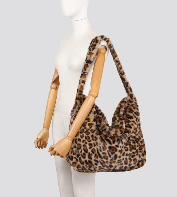 25426 Leopard Print Faux Fur Shoulder Bag