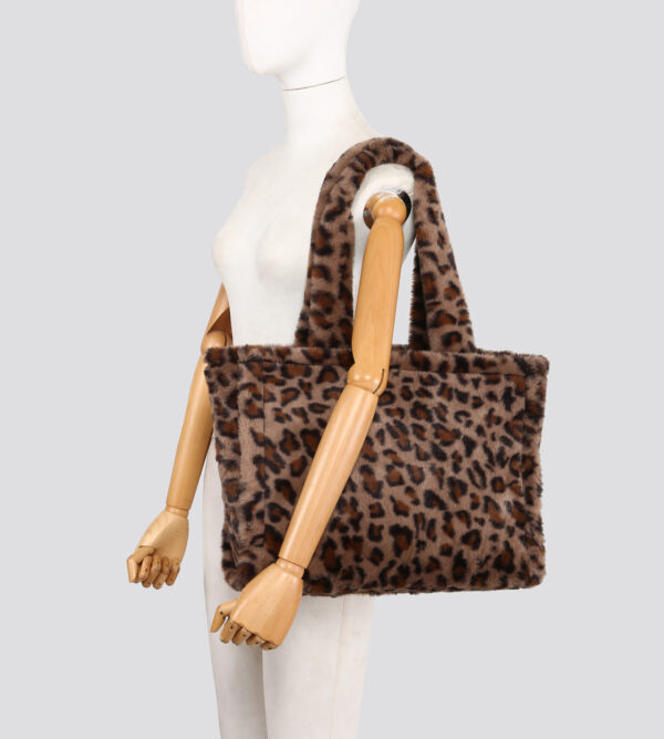 25425 Leopard Print Faux Fur Tote Bag