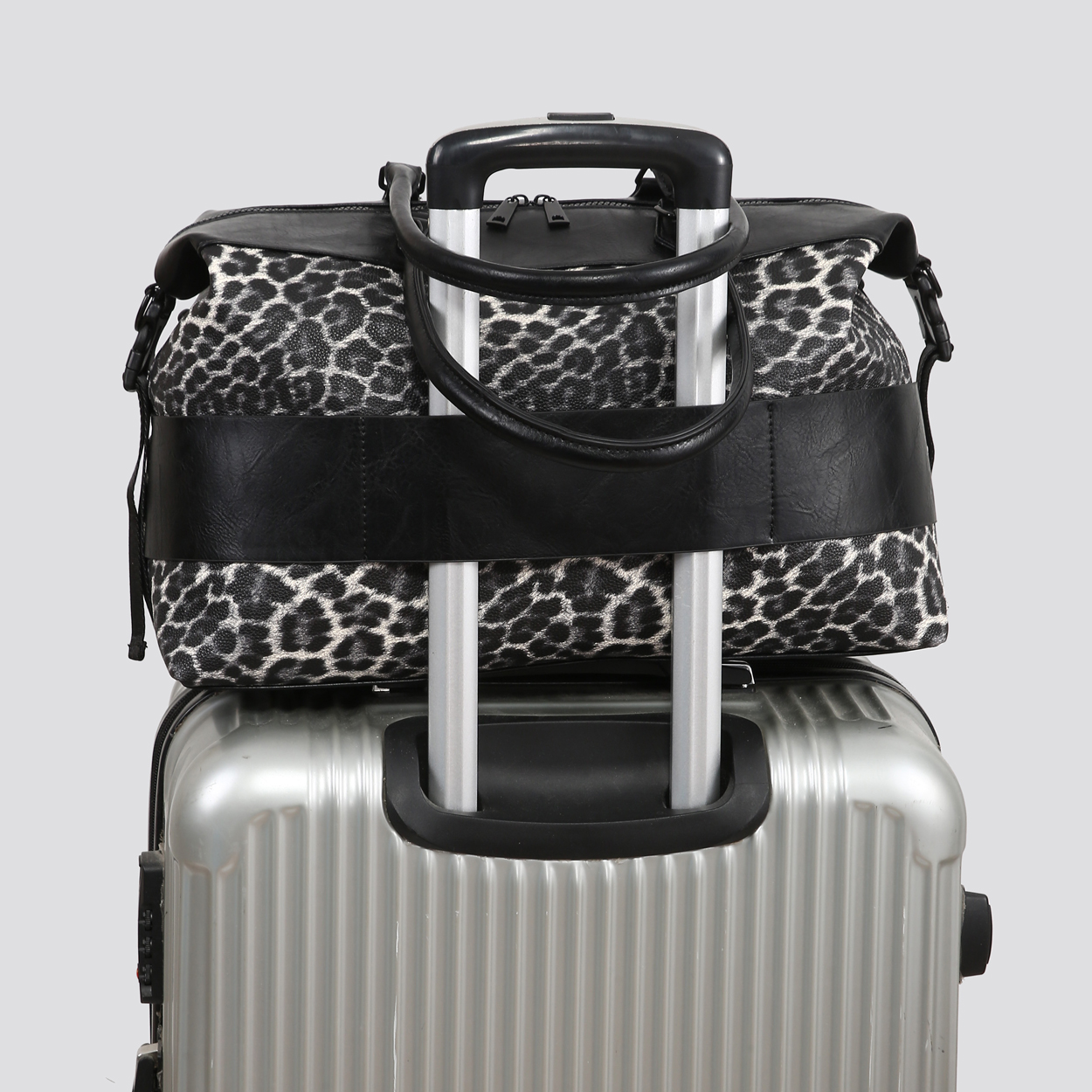 25437  Leopard Print Cabin Bag Duffle Bag