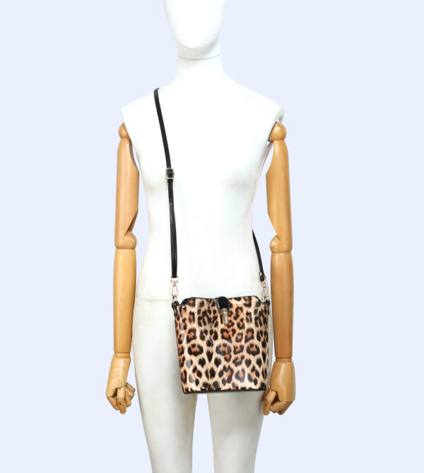 25467  Crossbody Bucket Bag